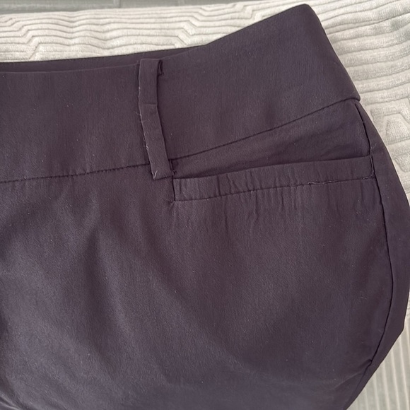 Lane Bryant Black 4 Season Slim Capri Mid Size. Button/ 2 Hook Closure. Size 20 - Picture 3 of 11